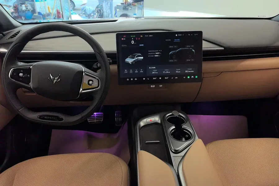 2024 HongQi H5 2.0T 224HP L4 8AT,autocango,china used car exporter,china ev exporter,chinese used car exporter,chinese used ev exporter