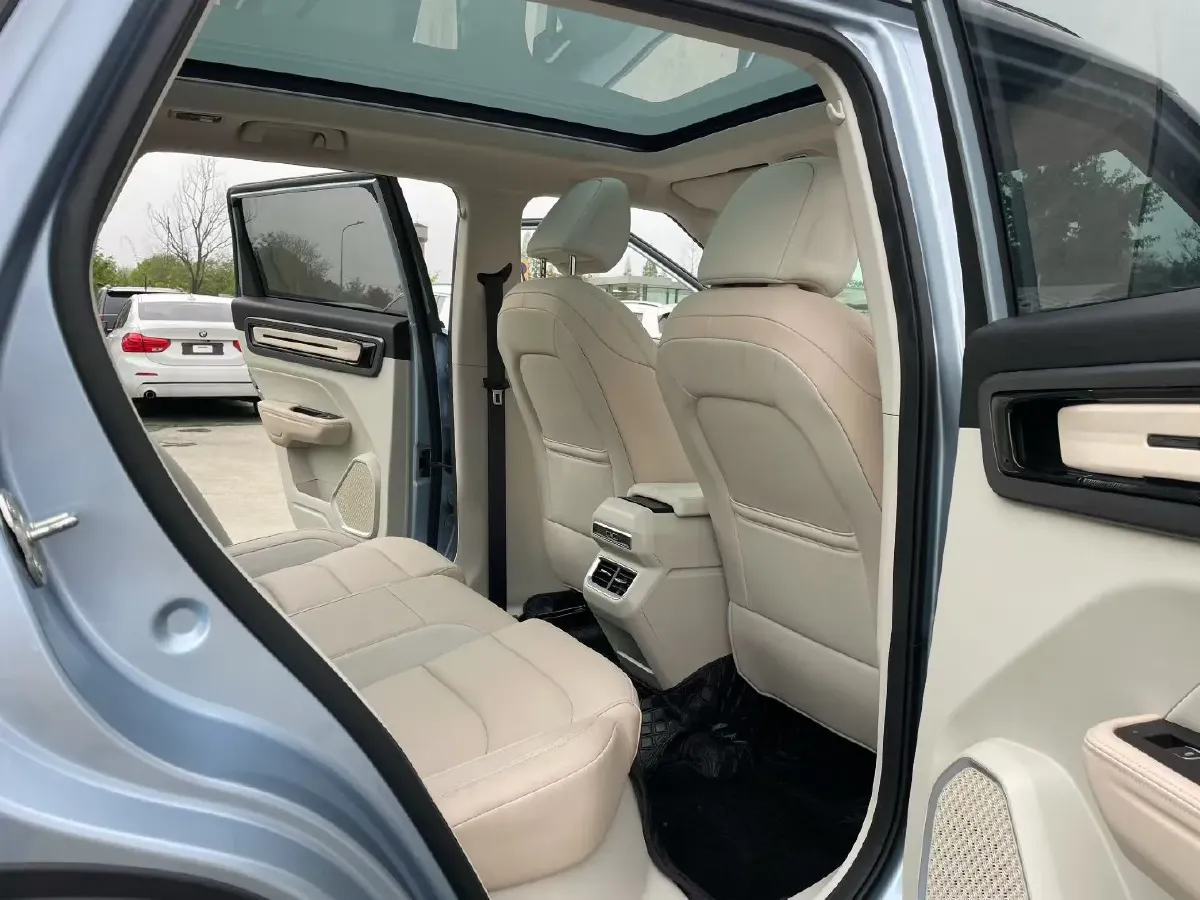 2023 Geely ICON 1.5T 181HP L4 7DCT,autocango,china used car exporter,china ev exporter,chinese used car exporter,chinese used ev exporter