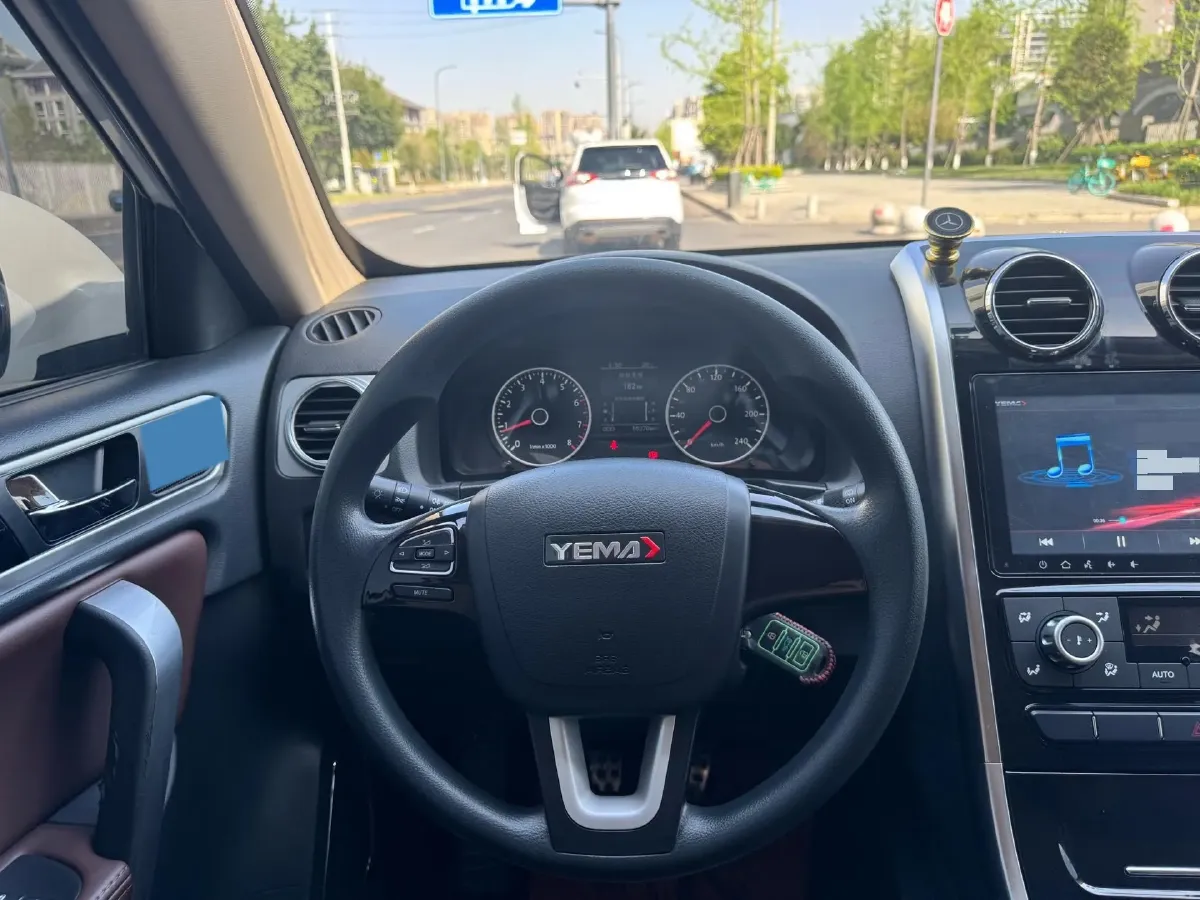 2017 JMC YuHu 7 2.4T 140HP L4 5MT,autocango,china used car exporter,china ev exporter,chinese used car exporter,chinese used ev exporter