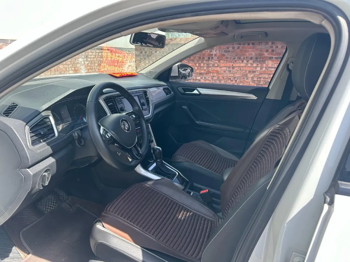 2020 Volkswagen T-Roc 1.4T 131HP L4 7DCT,autocango,china used car exporter,china ev exporter,chinese used car exporter,chinese used ev exporter