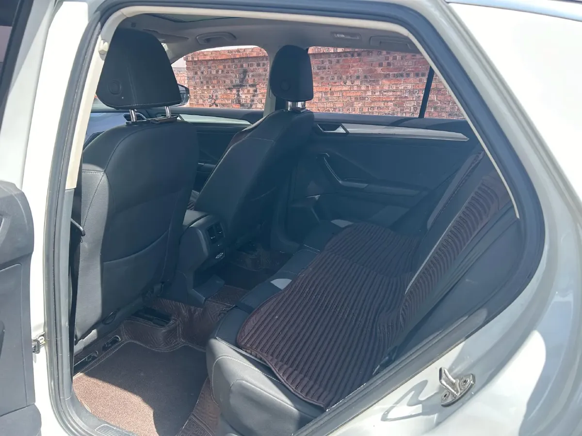 2020 Volkswagen T-Roc 1.4T 131HP L4 7DCT,autocango,china used car exporter,china ev exporter,chinese used car exporter,chinese used ev exporter