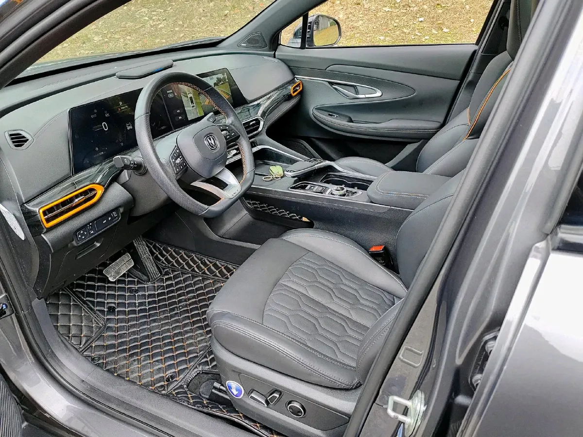 2022 ChangAn UNI-T 1.5T 188HP L4 7DCT,autocango,china used car exporter,china ev exporter,chinese used car exporter,chinese used ev exporter