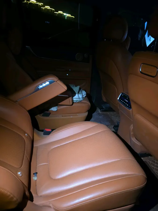 2024 AITO AITO M9 1.5T 152HP L4 REEV 42KWH,autocango,china used car exporter,china ev exporter,chinese used car exporter,chinese used ev exporter