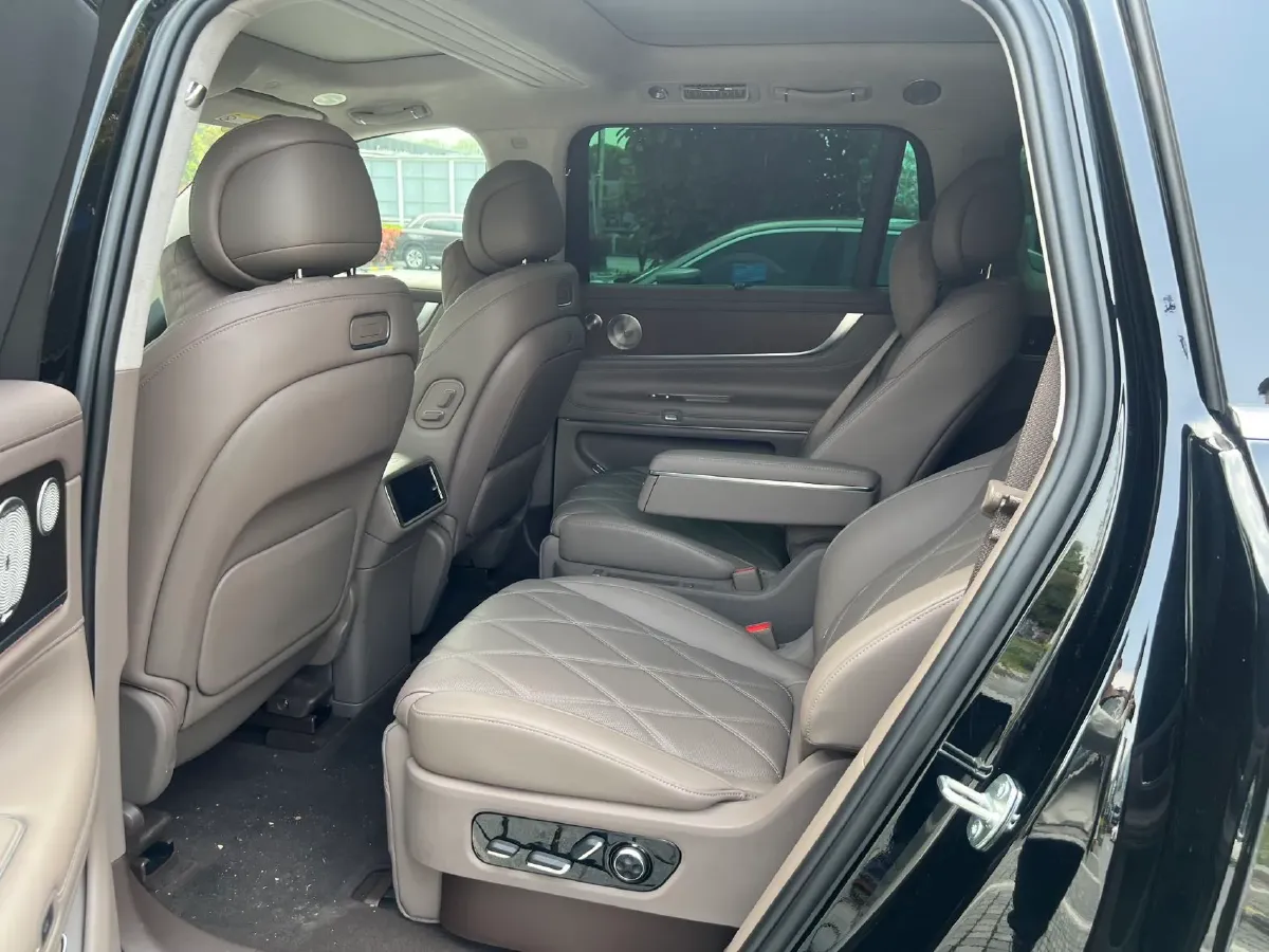 2025 AITO AITO M9 REEV 160HP REEV 52KWH,autocango,china used car exporter,china ev exporter,chinese used car exporter,chinese used ev exporter