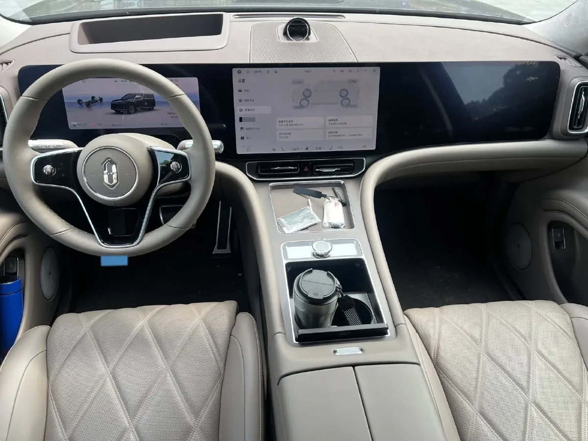 2025 AITO AITO M9 REEV 160HP REEV 52KWH,autocango,china used car exporter,china ev exporter,chinese used car exporter,chinese used ev exporter