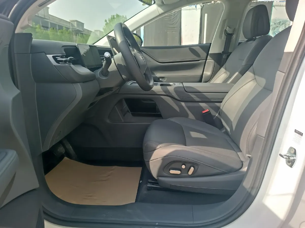 2025 Xpeng G6 BEV 68.5KWH,autocango,china used car exporter,china ev exporter,chinese used car exporter,chinese used ev exporter