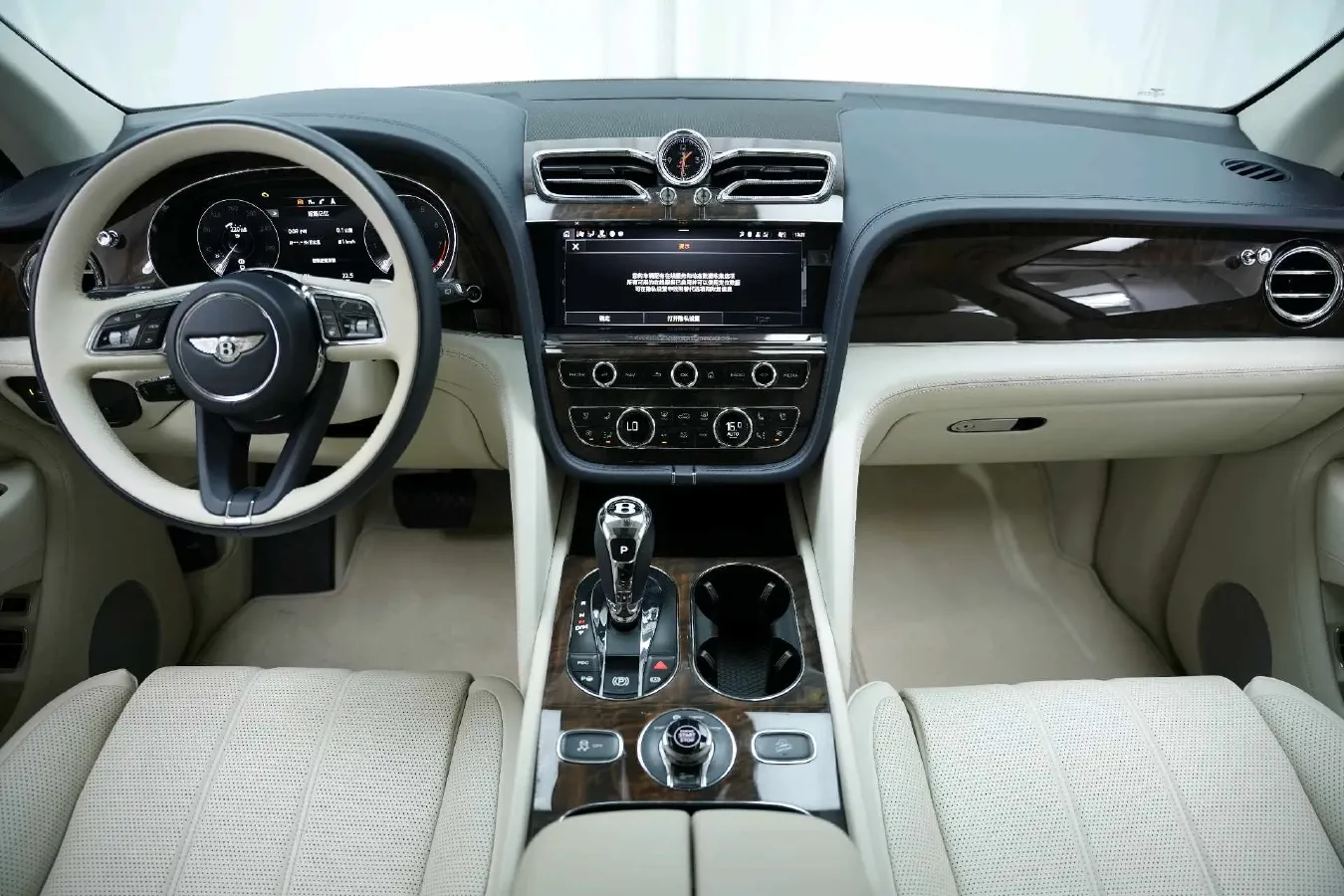 2021 Bentley Bentayga 4.0T 550HP V8 8AT,autocango,china used car exporter,china ev exporter,chinese used car exporter,chinese used ev exporter