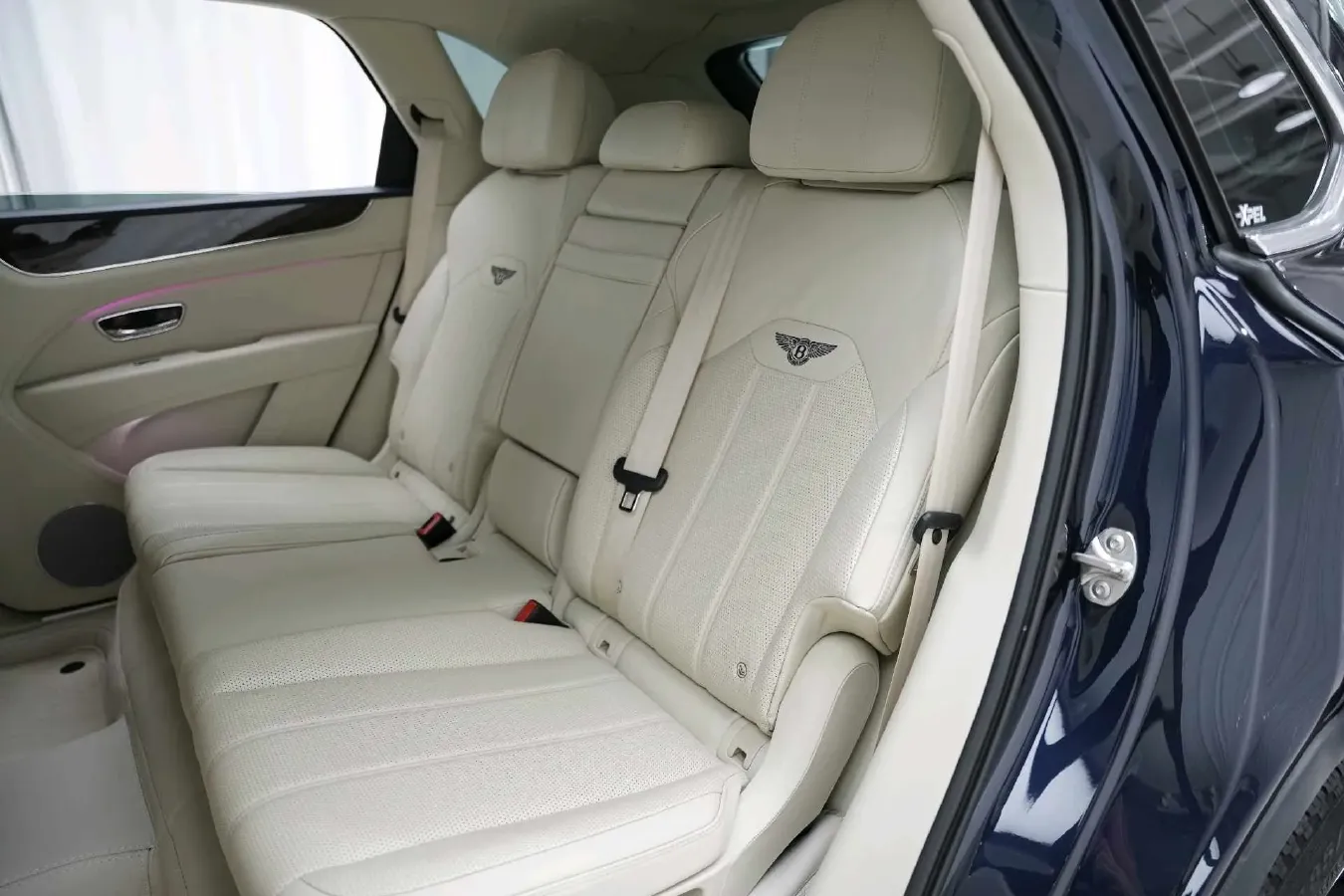 2021 Bentley Bentayga 4.0T 550HP V8 8AT,autocango,china used car exporter,china ev exporter,chinese used car exporter,chinese used ev exporter