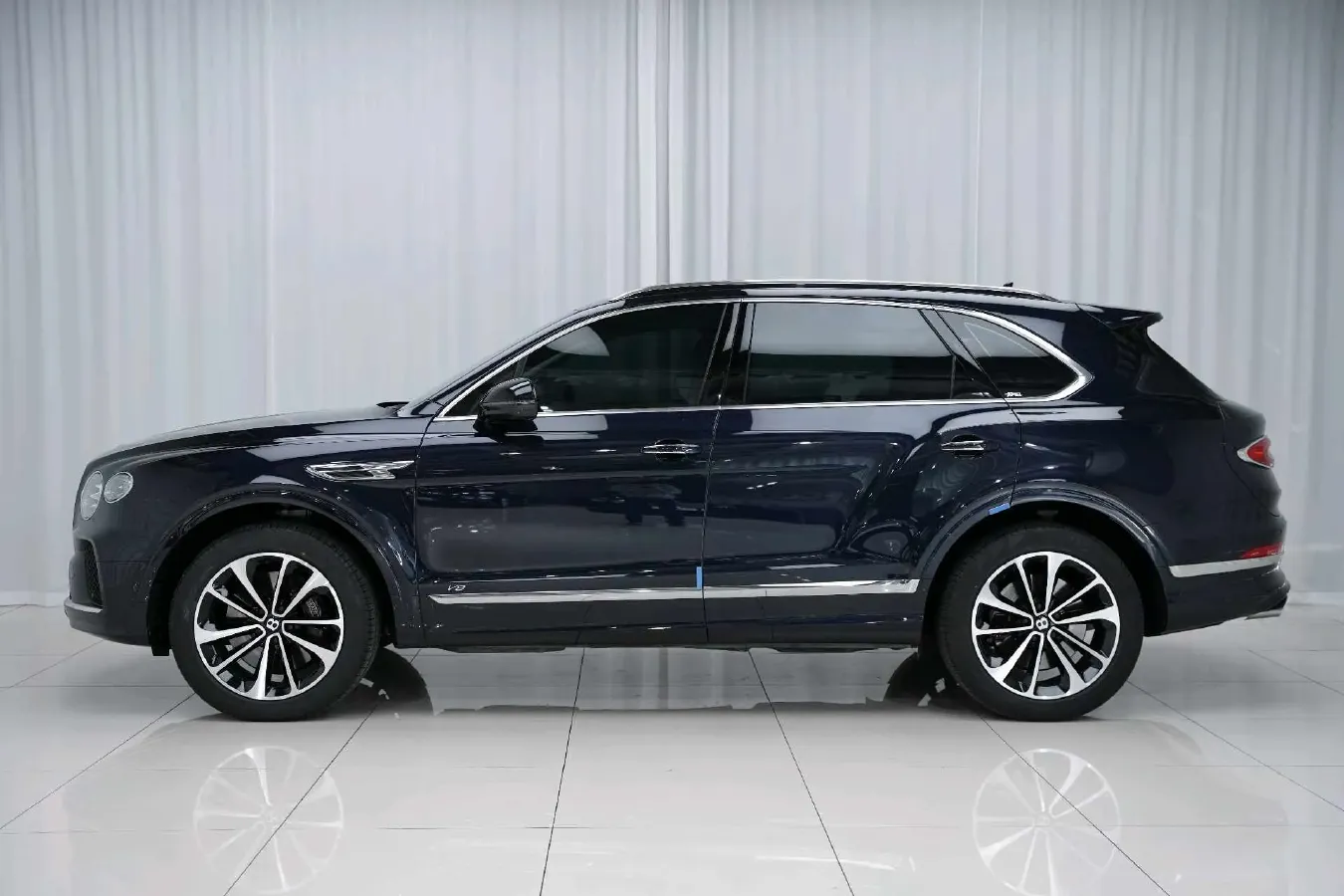 2021 Bentley Bentayga 4.0T 550HP V8 8AT,autocango,china used car exporter,china ev exporter,chinese used car exporter,chinese used ev exporter