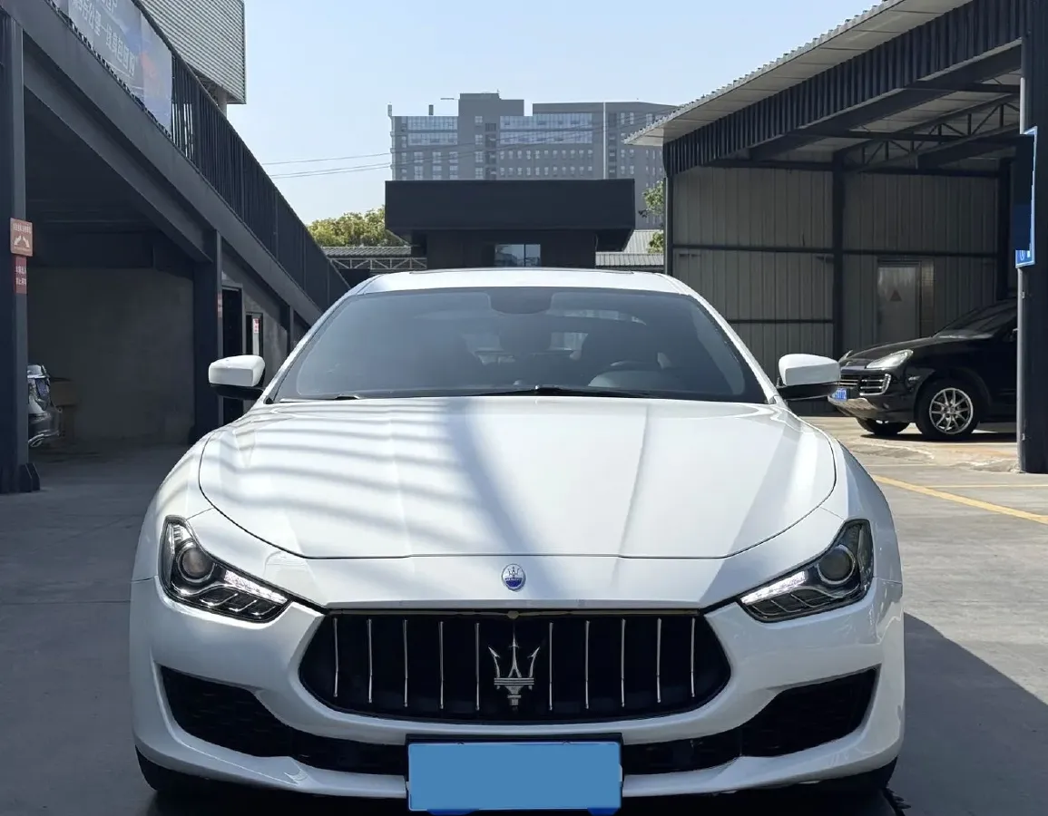 2021 Maserati Ghibli 2.0T 330HP L4 8AT,autocango,china used car exporter,china ev exporter,chinese used car exporter,chinese used ev exporter