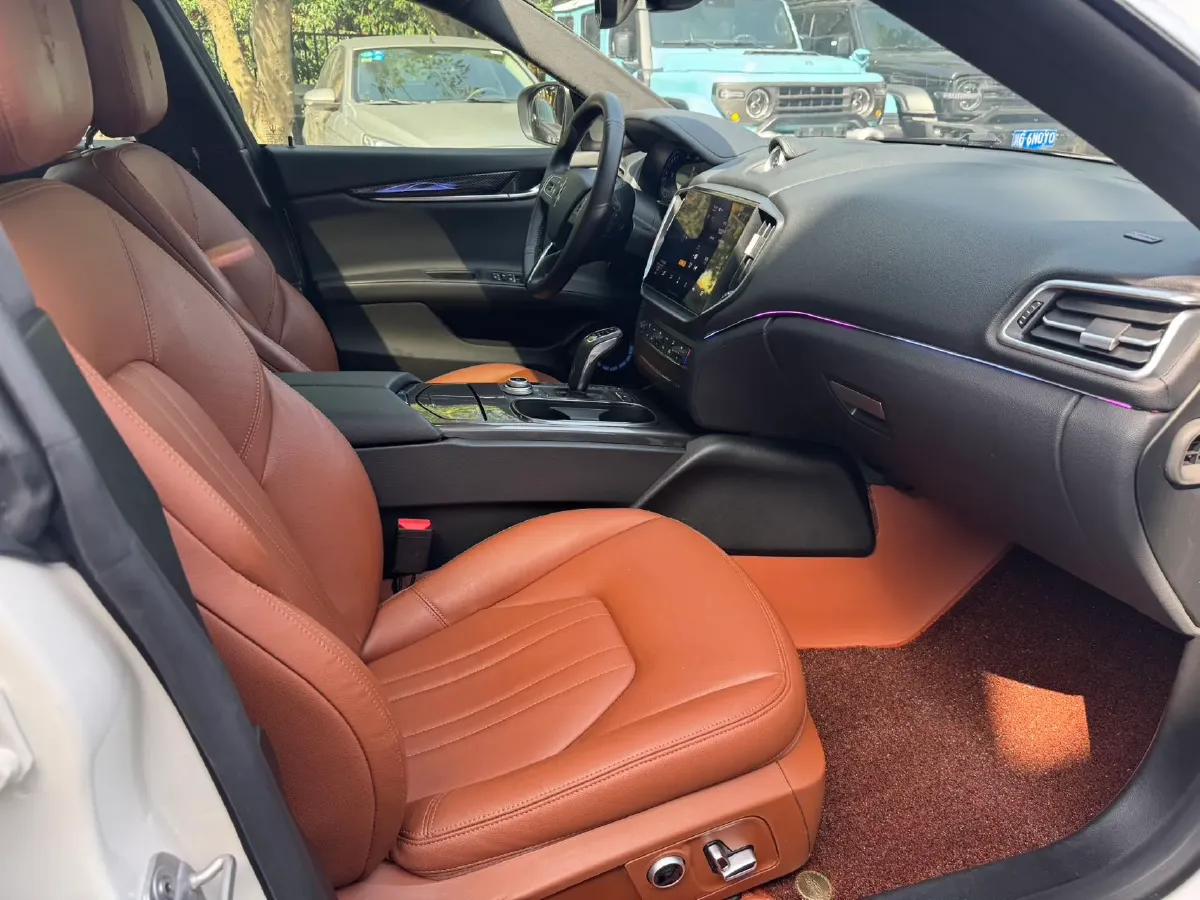 2021 Maserati Ghibli 2.0T 330HP L4 8AT,autocango,china used car exporter,china ev exporter,chinese used car exporter,chinese used ev exporter