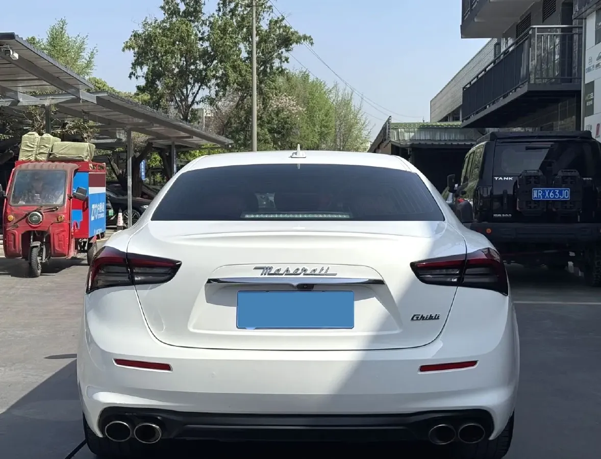 2021 Maserati Ghibli 2.0T 330HP L4 8AT,autocango,china used car exporter,china ev exporter,chinese used car exporter,chinese used ev exporter