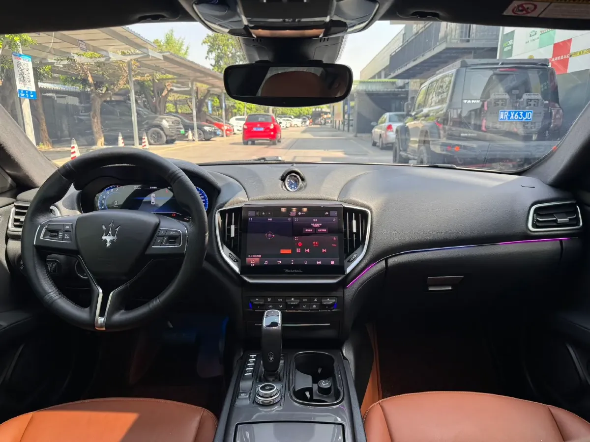 2021 Maserati Ghibli 2.0T 330HP L4 8AT,autocango,china used car exporter,china ev exporter,chinese used car exporter,chinese used ev exporter