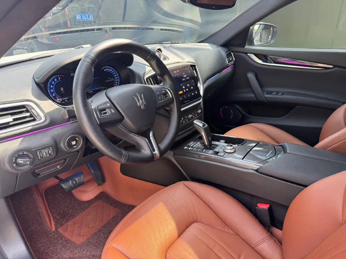 2021 Maserati Ghibli 2.0T 330HP L4 8AT,autocango,china used car exporter,china ev exporter,chinese used car exporter,chinese used ev exporter