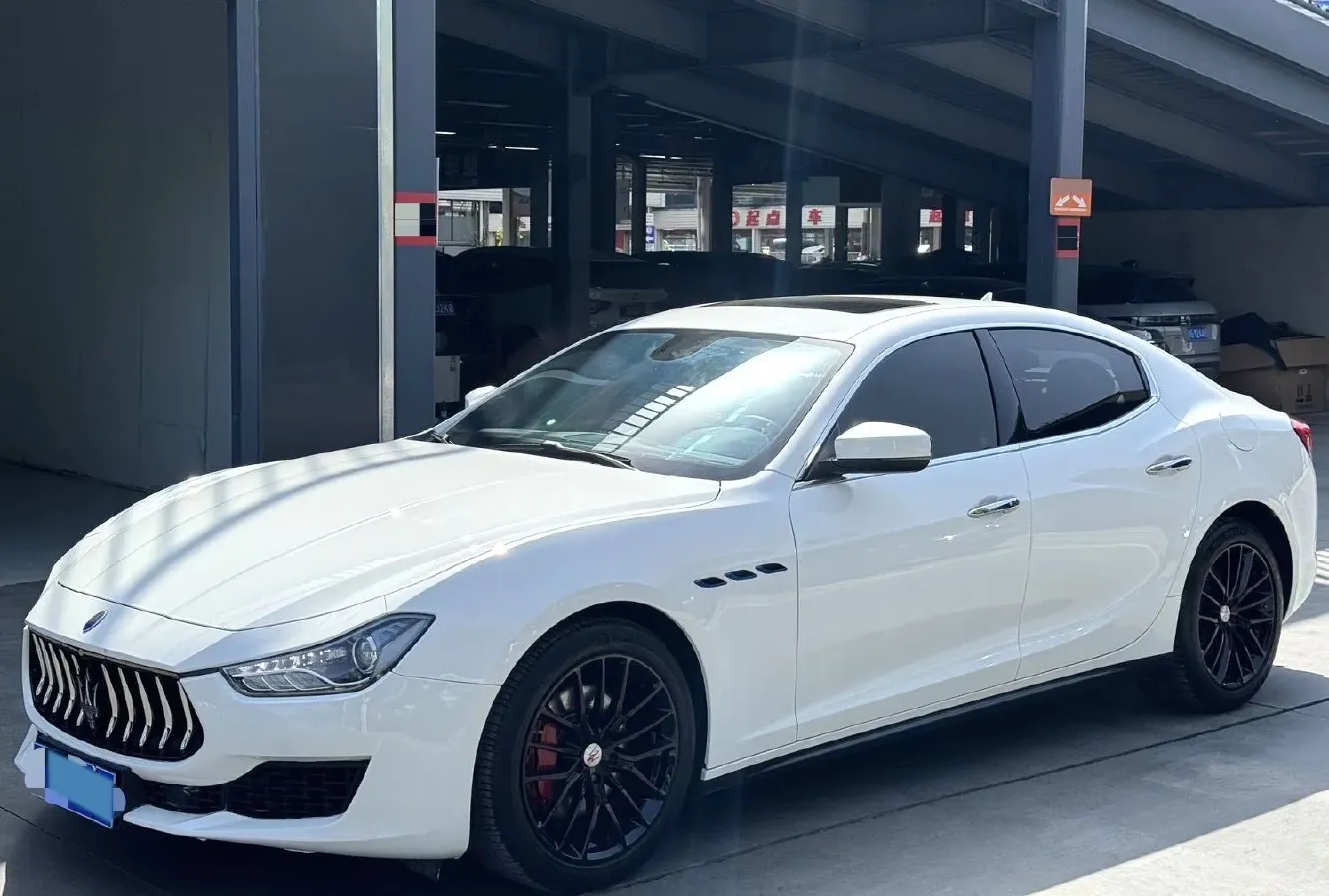 2021 Maserati Ghibli 2.0T 330HP L4 8AT,autocango,china used car exporter,china ev exporter,chinese used car exporter,chinese used ev exporter