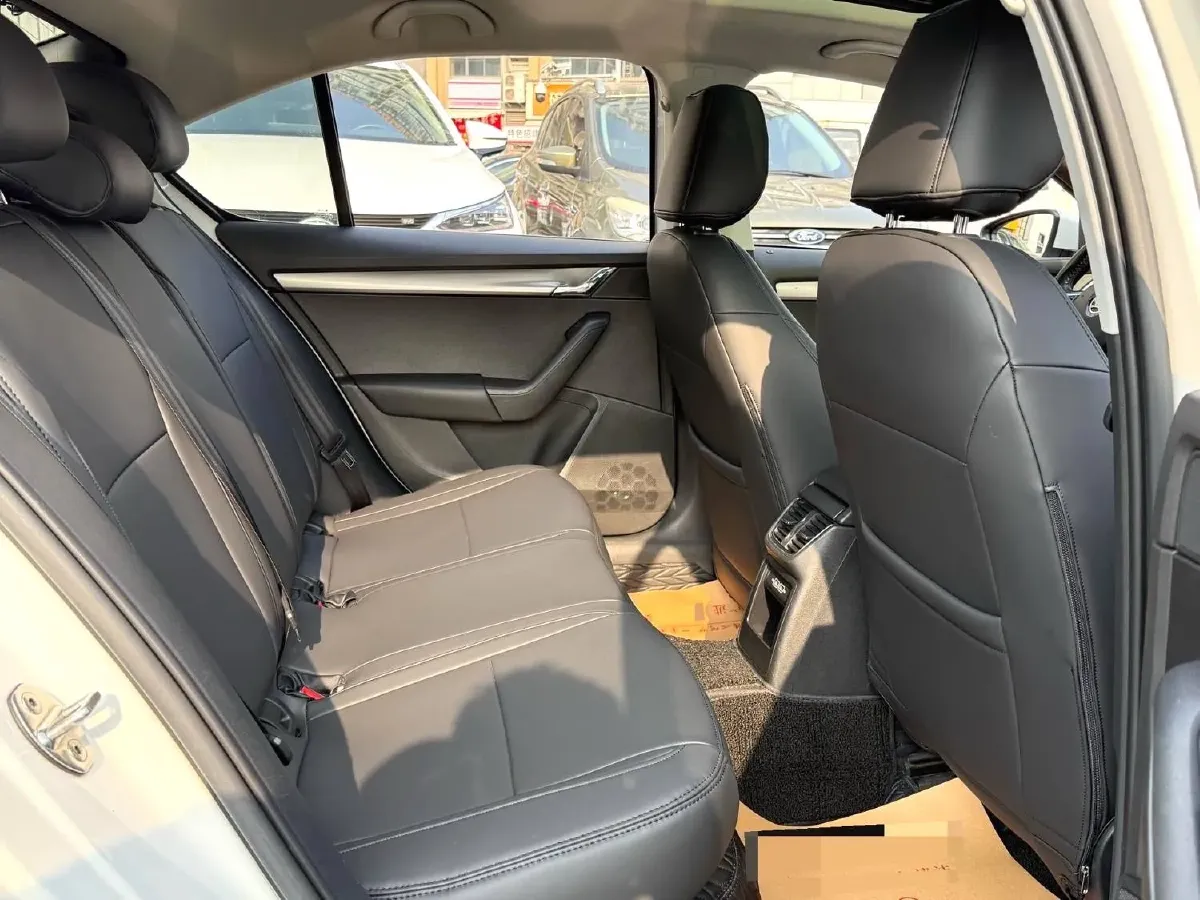 2020 Skoda Octavia 1.5L 113HP L4 6AT,autocango,china used car exporter,china ev exporter,chinese used car exporter,chinese used ev exporter