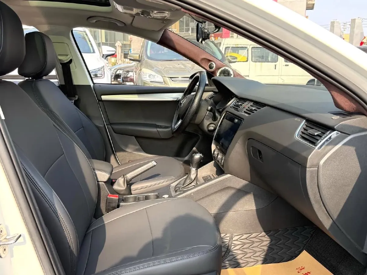 2020 Skoda Octavia 1.5L 113HP L4 6AT,autocango,china used car exporter,china ev exporter,chinese used car exporter,chinese used ev exporter