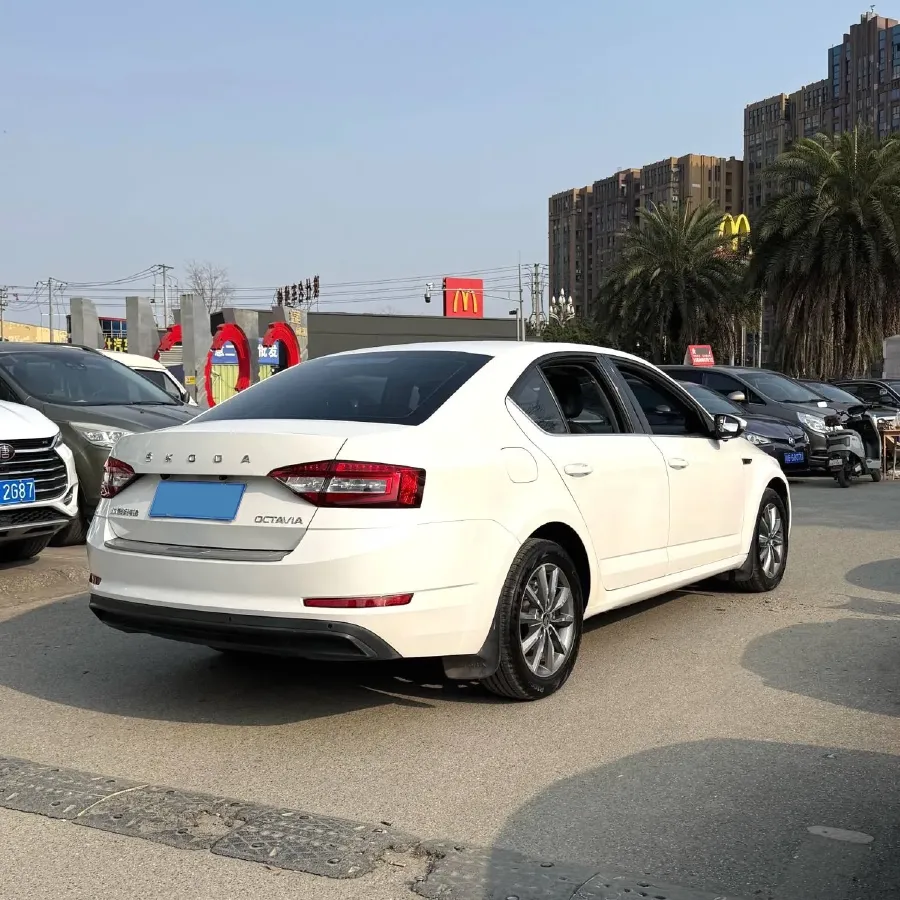 2020 Skoda Octavia 1.5L 113HP L4 6AT,autocango,china used car exporter,china ev exporter,chinese used car exporter,chinese used ev exporter