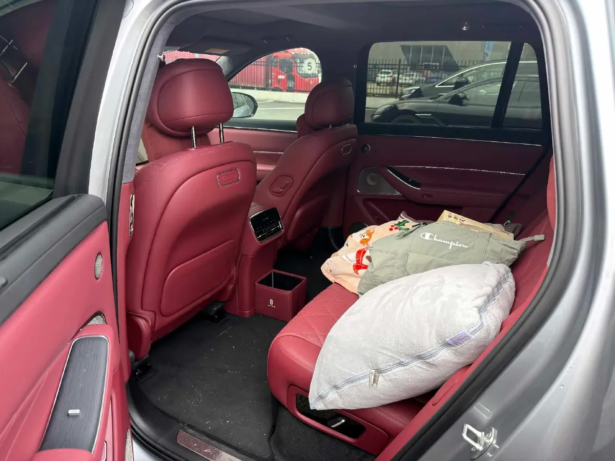 2025 AITO AITO M8 REEV 160HP REEV 53.4KWH,autocango,china used car exporter,china ev exporter,chinese used car exporter,chinese used ev exporter