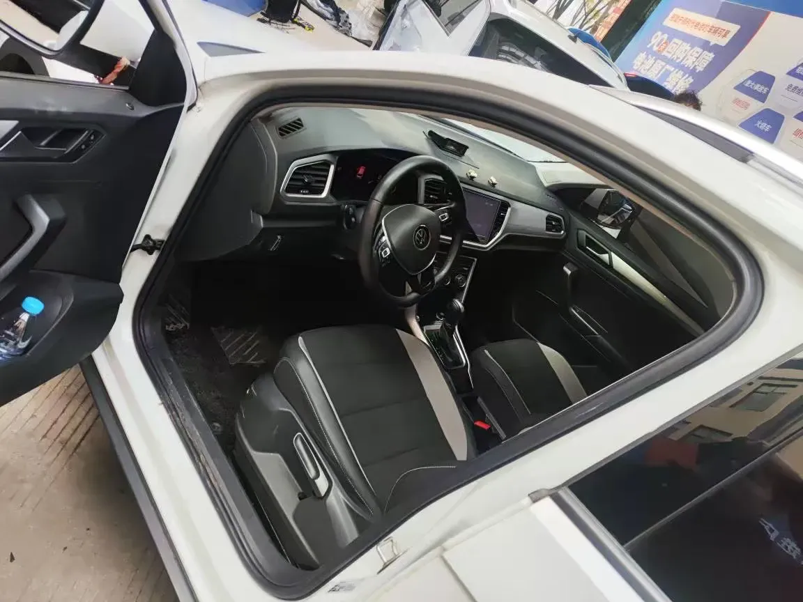 2021 Volkswagen T-Roc 1.4T 150HP L4 7DCT,autocango,china used car exporter,china ev exporter,chinese used car exporter,chinese used ev exporter