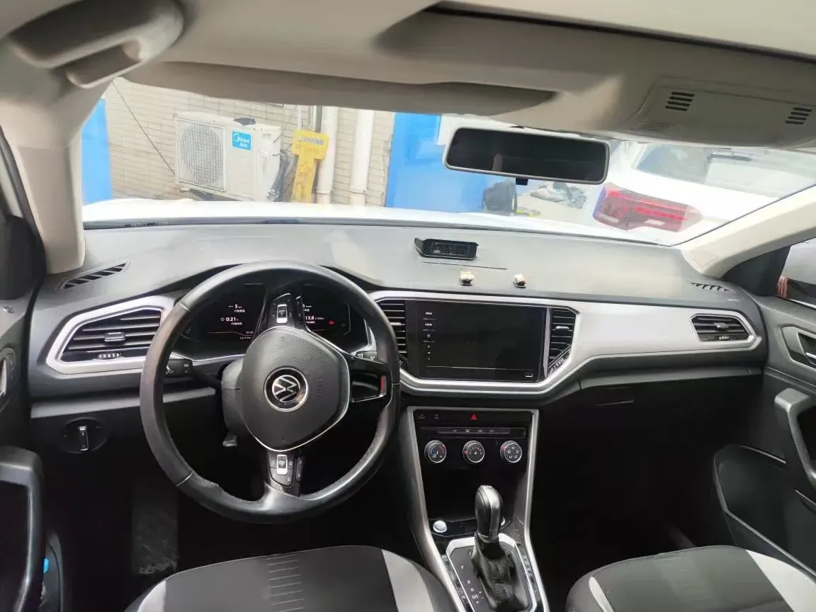2021 Volkswagen T-Roc 1.4T 150HP L4 7DCT,autocango,china used car exporter,china ev exporter,chinese used car exporter,chinese used ev exporter