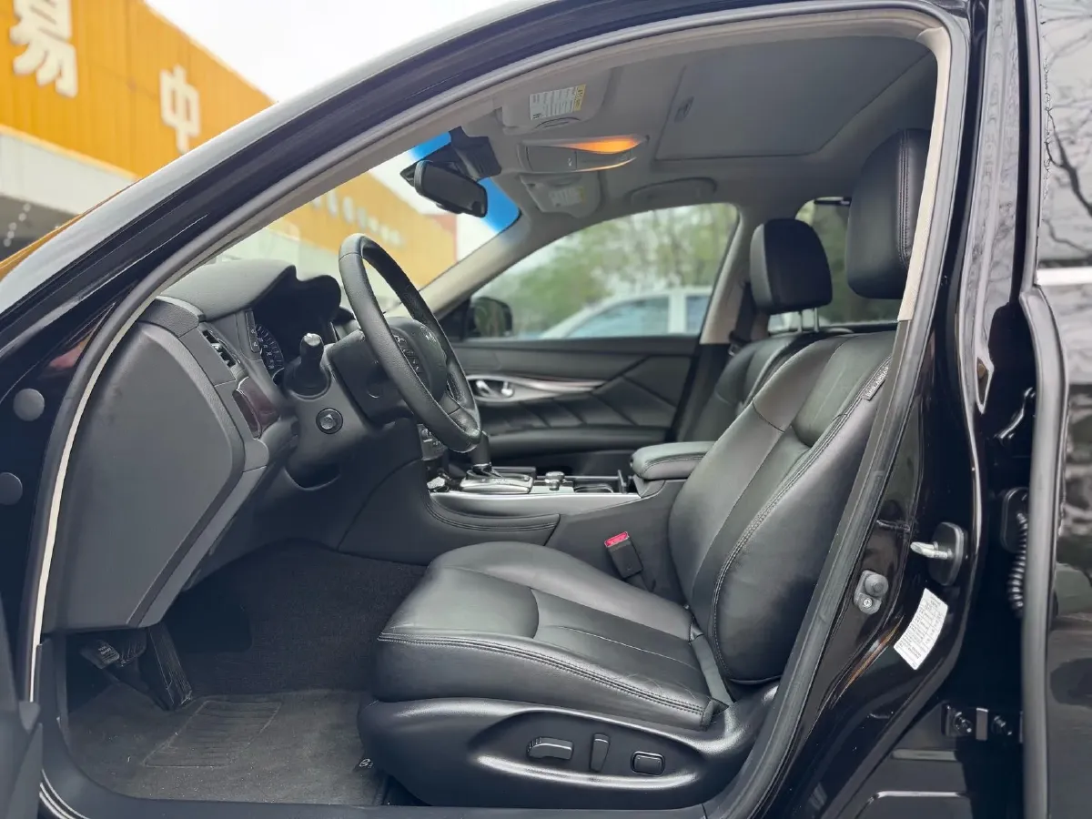 2019 Alfa Romeo Giulia 2.0T 280HP L4 8AT,autocango,china used car exporter,china ev exporter,chinese used car exporter,chinese used ev exporter