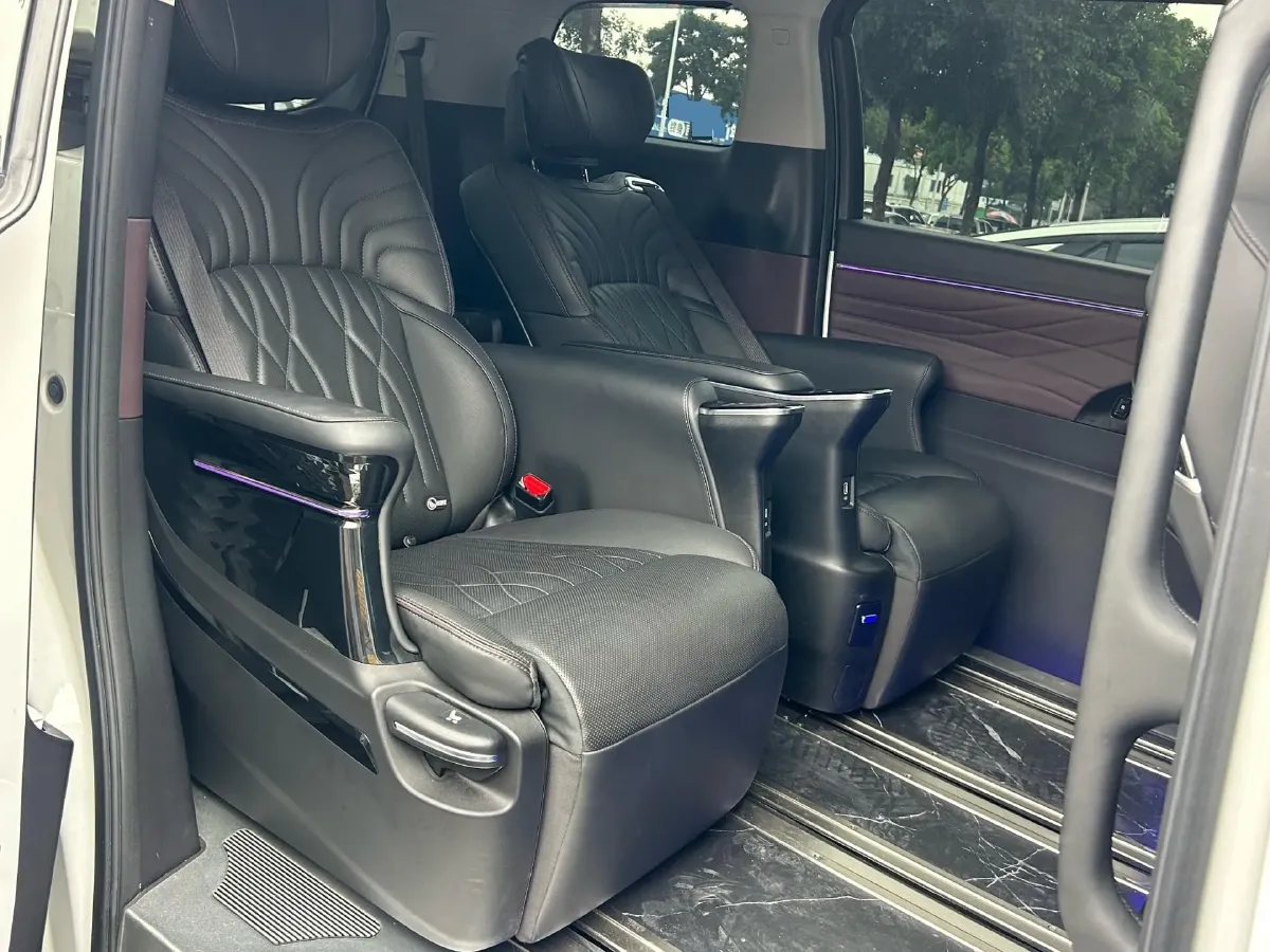 2024 GAC Trumpchi M8 2.0T 252HP L4 8AT,autocango,china used car exporter,china ev exporter,chinese used car exporter,chinese used ev exporter