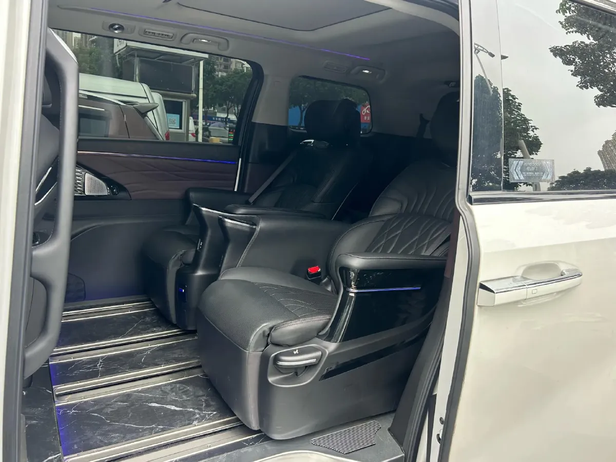 2024 GAC Trumpchi M8 2.0T 252HP L4 8AT,autocango,china used car exporter,china ev exporter,chinese used car exporter,chinese used ev exporter