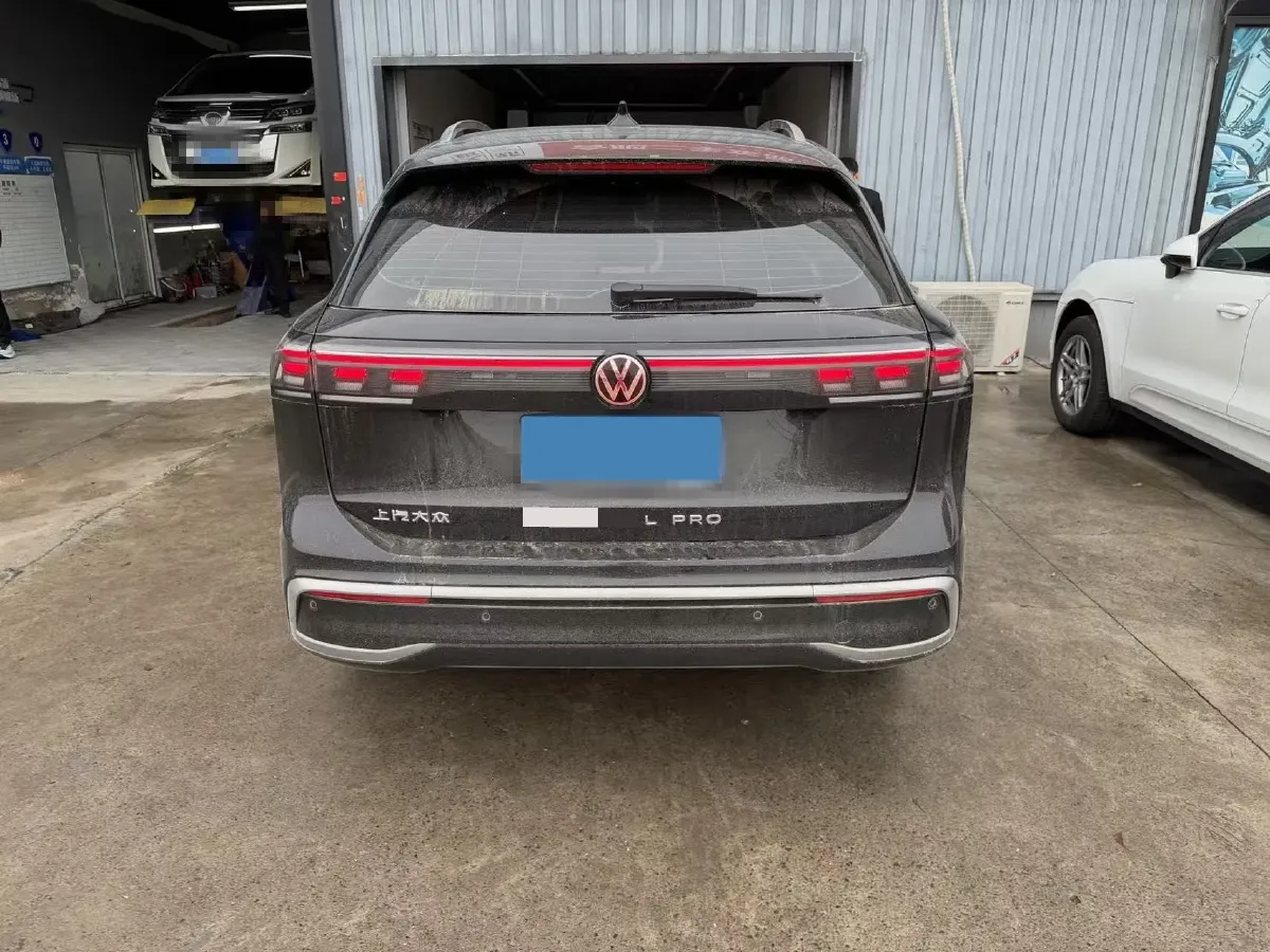 2024 Volkswagen Tiguan L 2.0T 186HP L4 7DCT,autocango,china used car exporter,china ev exporter,chinese used car exporter,chinese used ev exporter
