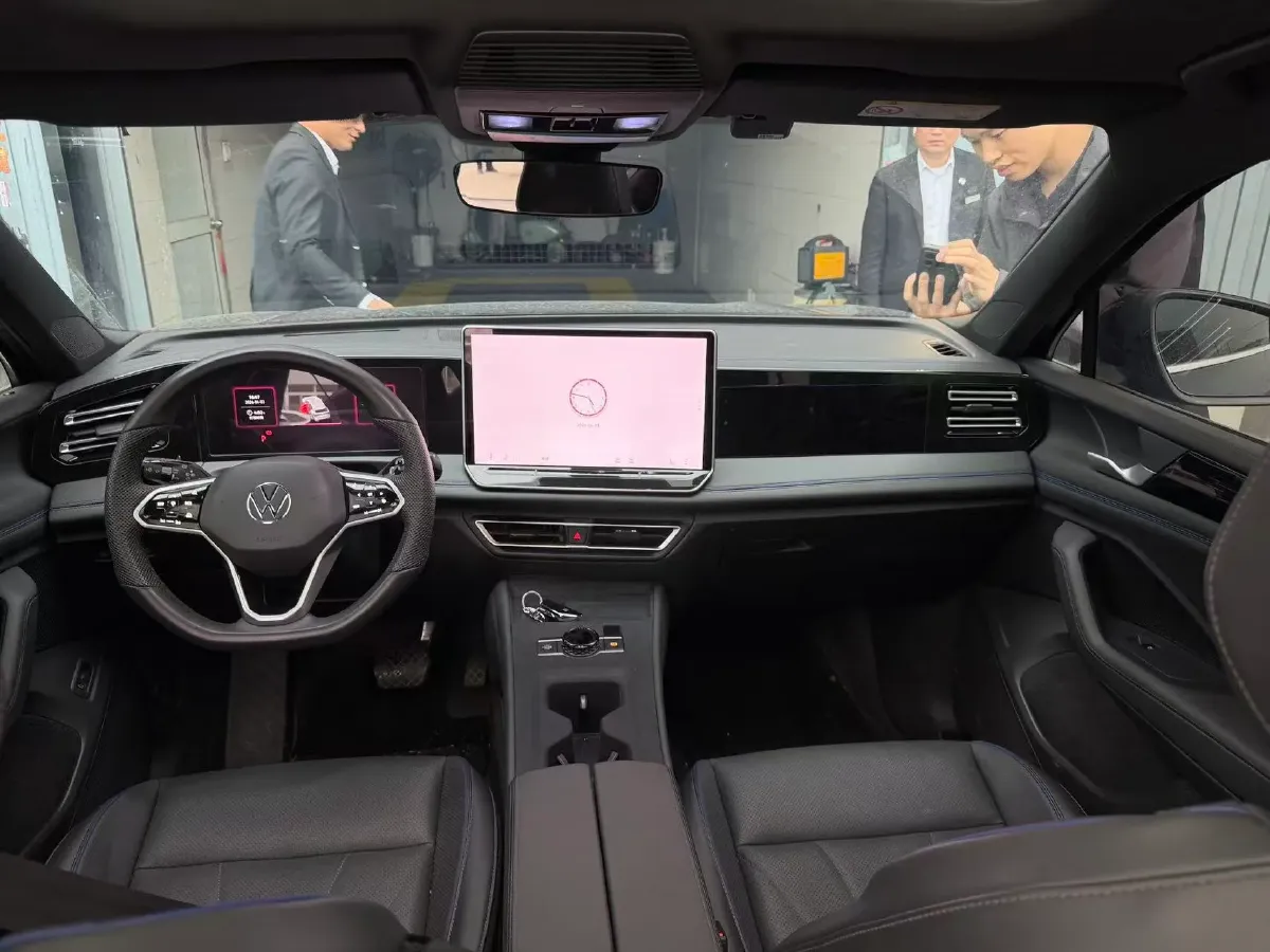 2024 Volkswagen Tiguan L 2.0T 186HP L4 7DCT,autocango,china used car exporter,china ev exporter,chinese used car exporter,chinese used ev exporter