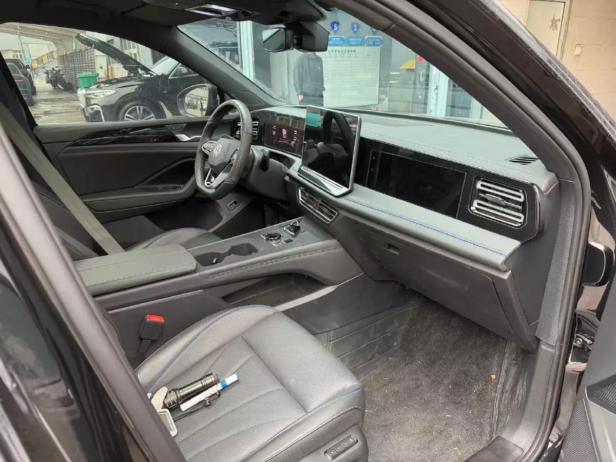 2024 Volkswagen Tiguan L 2.0T 186HP L4 7DCT,autocango,china used car exporter,china ev exporter,chinese used car exporter,chinese used ev exporter