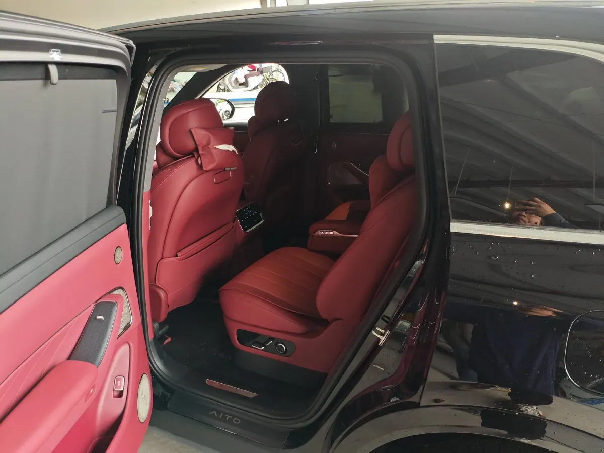 2025 AITO AITO M8 REEV 160HP REEV 53.4KWH,autocango,china used car exporter,china ev exporter,chinese used car exporter,chinese used ev exporter