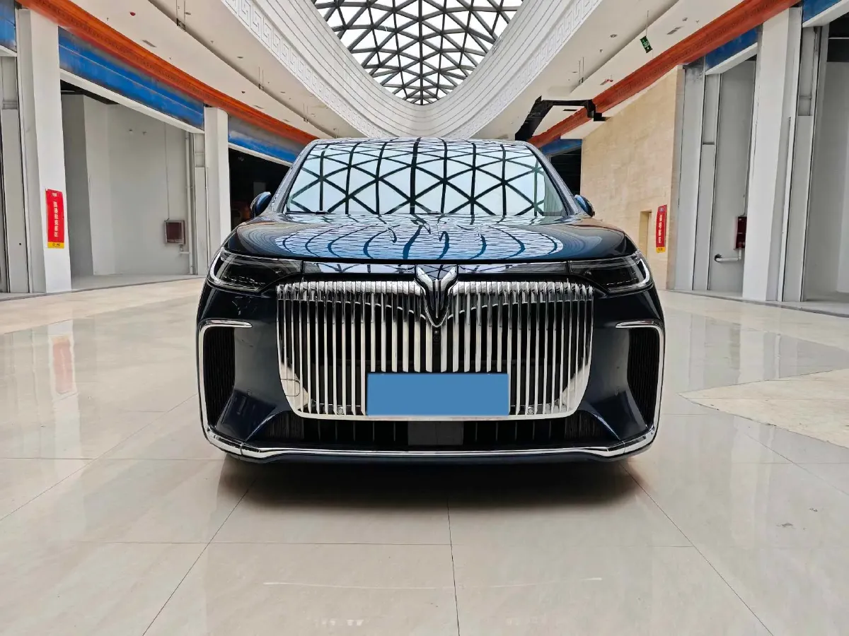 2025 Voyah Dream 1.5T 150HP L4 PHEV 41.7KWH,autocango,china used car exporter,china ev exporter,chinese used car exporter,chinese used ev exporter