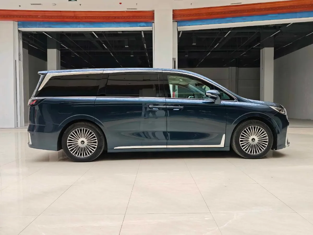 2025 Voyah Dream 1.5T 150HP L4 PHEV 41.7KWH,autocango,china used car exporter,china ev exporter,chinese used car exporter,chinese used ev exporter