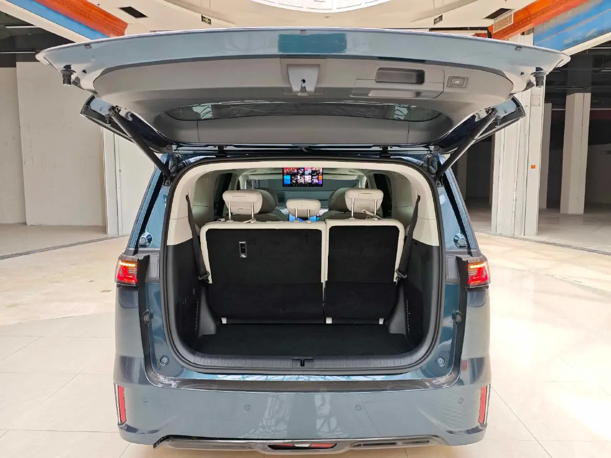 2025 Voyah Dream 1.5T 150HP L4 PHEV 41.7KWH,autocango,china used car exporter,china ev exporter,chinese used car exporter,chinese used ev exporter