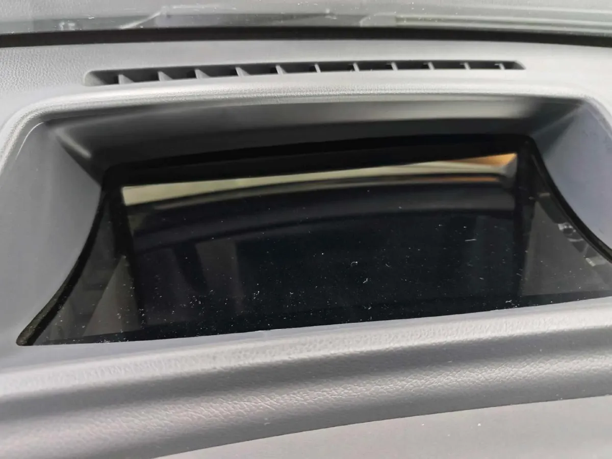 2025 Voyah Dream 1.5T 150HP L4 PHEV 41.7KWH,autocango,china used car exporter,china ev exporter,chinese used car exporter,chinese used ev exporter