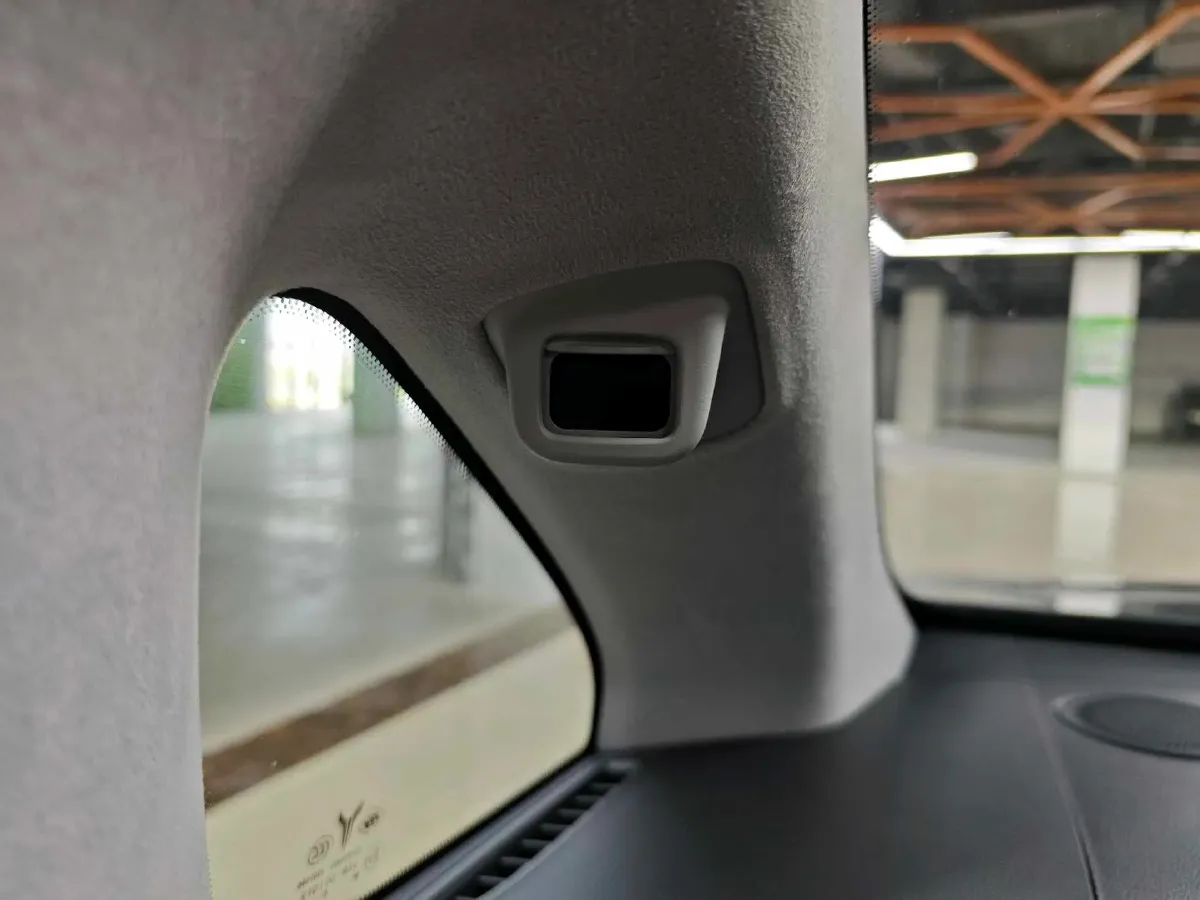 2025 Voyah Dream 1.5T 150HP L4 PHEV 41.7KWH,autocango,china used car exporter,china ev exporter,chinese used car exporter,chinese used ev exporter