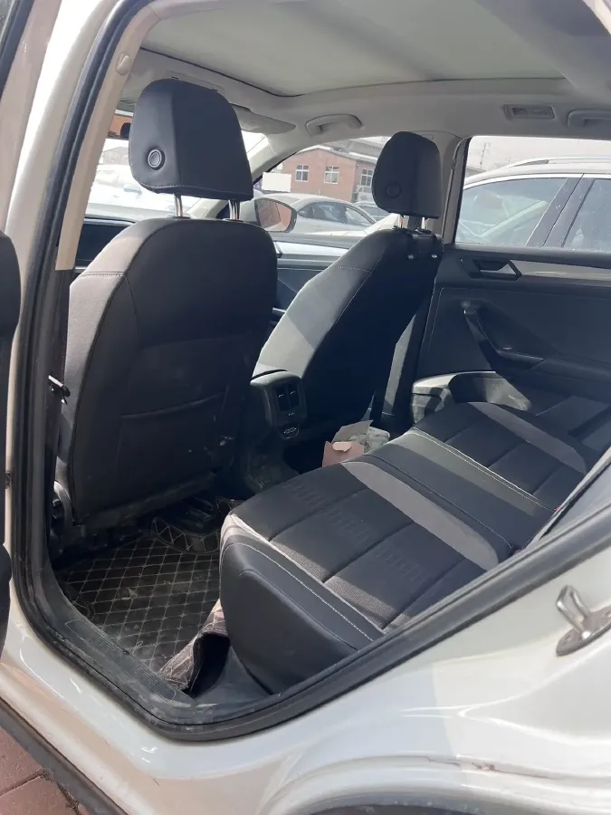 2022 Volkswagen T-Roc 1.4T 150HP L4 7DCT,autocango,china used car exporter,china ev exporter,chinese used car exporter,chinese used ev exporter