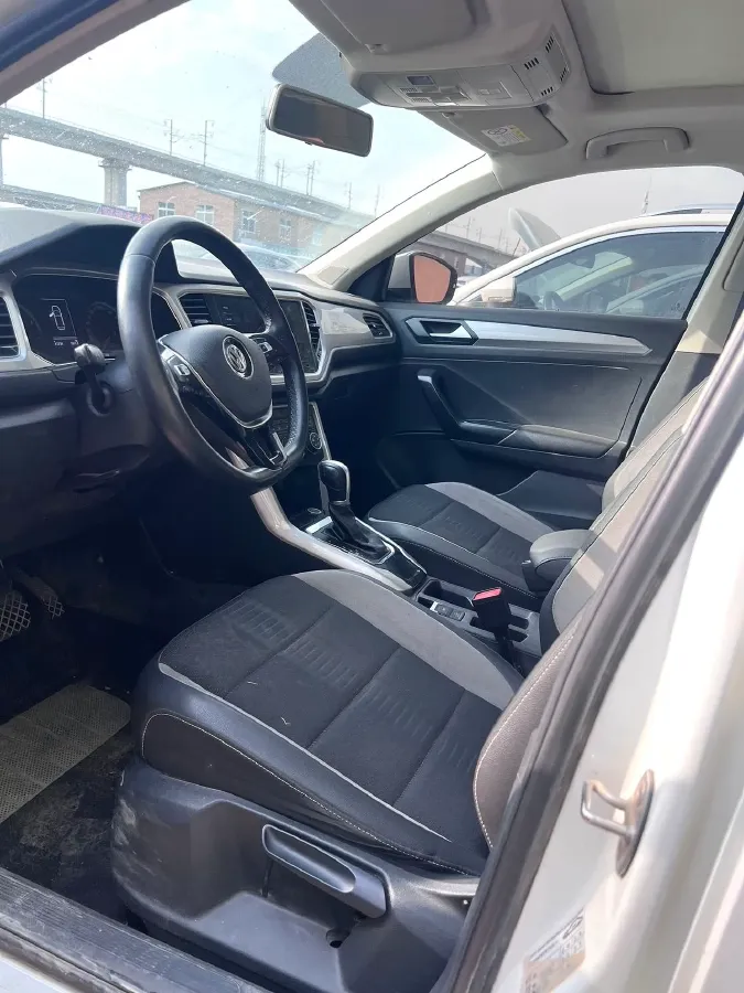 2022 Volkswagen T-Roc 1.4T 150HP L4 7DCT,autocango,china used car exporter,china ev exporter,chinese used car exporter,chinese used ev exporter