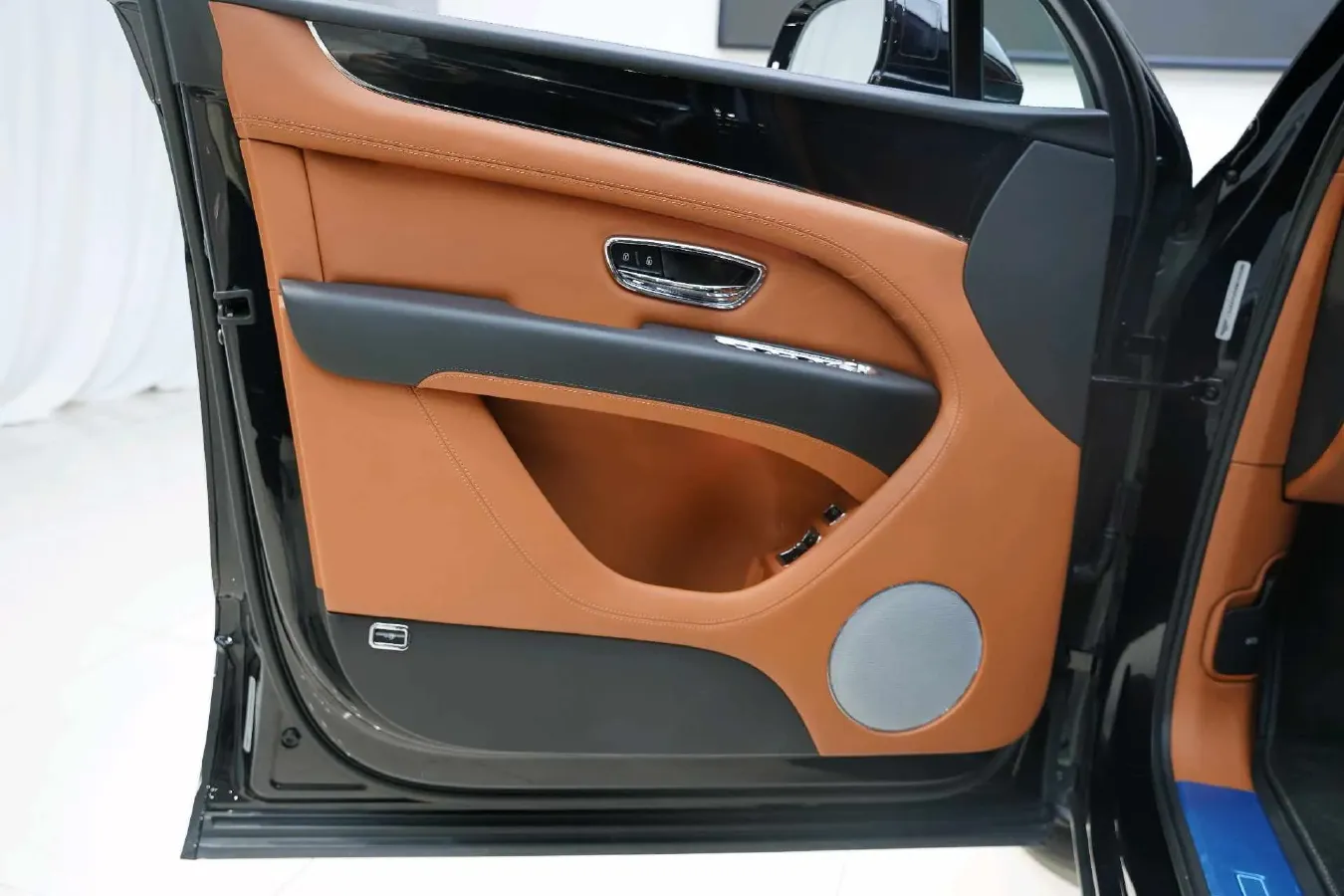 2021 Bentley Bentayga 3.0T 340HP V6 8AT PHEV 17.3KWH,autocango,china used car exporter,china ev exporter,chinese used car exporter,chinese used ev exporter