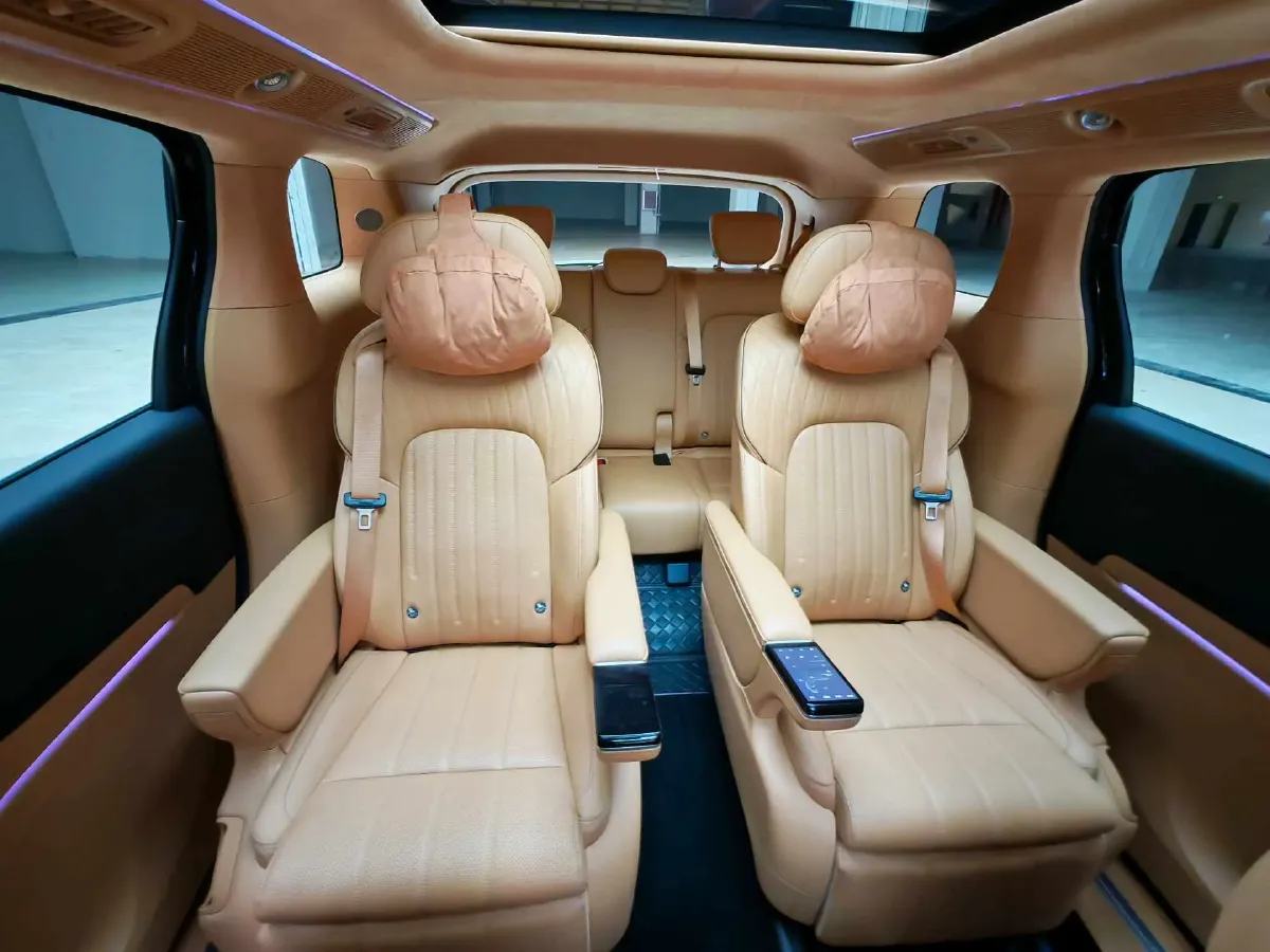 2025 Voyah Dream 1.5T 150HP L4 PHEV 41.7KWH,autocango,china used car exporter,china ev exporter,chinese used car exporter,chinese used ev exporter