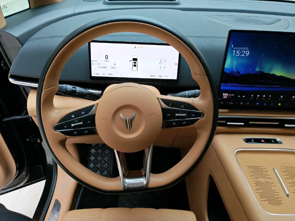 2025 Voyah Dream 1.5T 150HP L4 PHEV 41.7KWH,autocango,china used car exporter,china ev exporter,chinese used car exporter,chinese used ev exporter