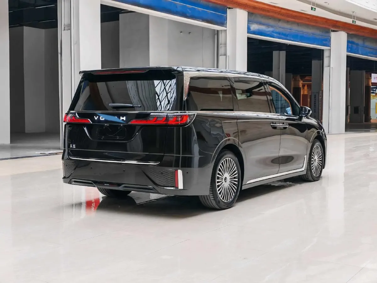 2025 Voyah Dream 1.5T 150HP L4 PHEV 41.7KWH,autocango,china used car exporter,china ev exporter,chinese used car exporter,chinese used ev exporter