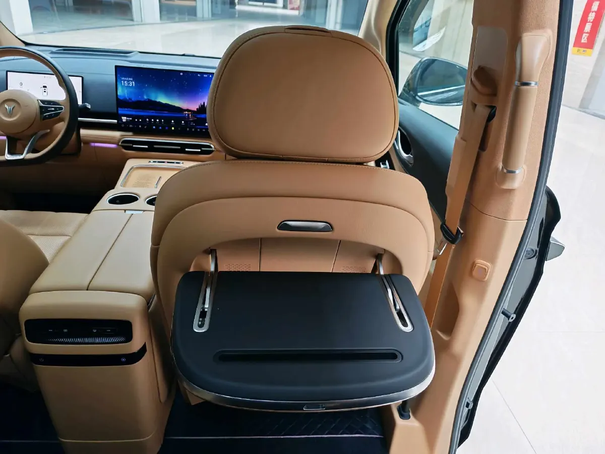 2025 Voyah Dream 1.5T 150HP L4 PHEV 41.7KWH,autocango,china used car exporter,china ev exporter,chinese used car exporter,chinese used ev exporter