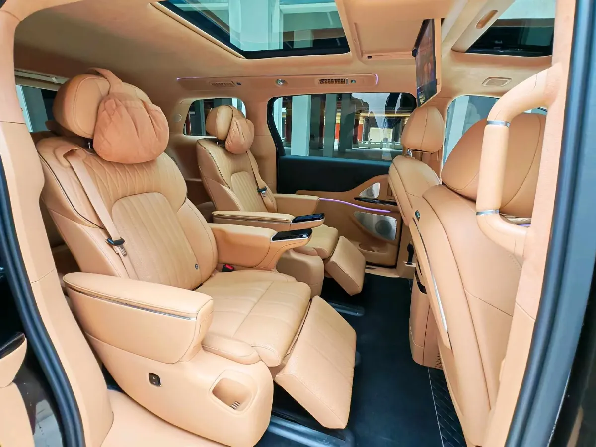 2025 Voyah Dream 1.5T 150HP L4 PHEV 41.7KWH,autocango,china used car exporter,china ev exporter,chinese used car exporter,chinese used ev exporter