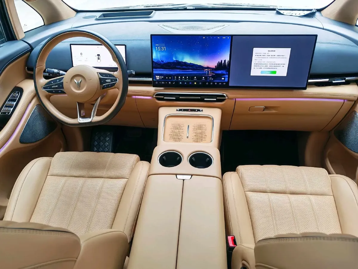 2025 Voyah Dream 1.5T 150HP L4 PHEV 41.7KWH,autocango,china used car exporter,china ev exporter,chinese used car exporter,chinese used ev exporter