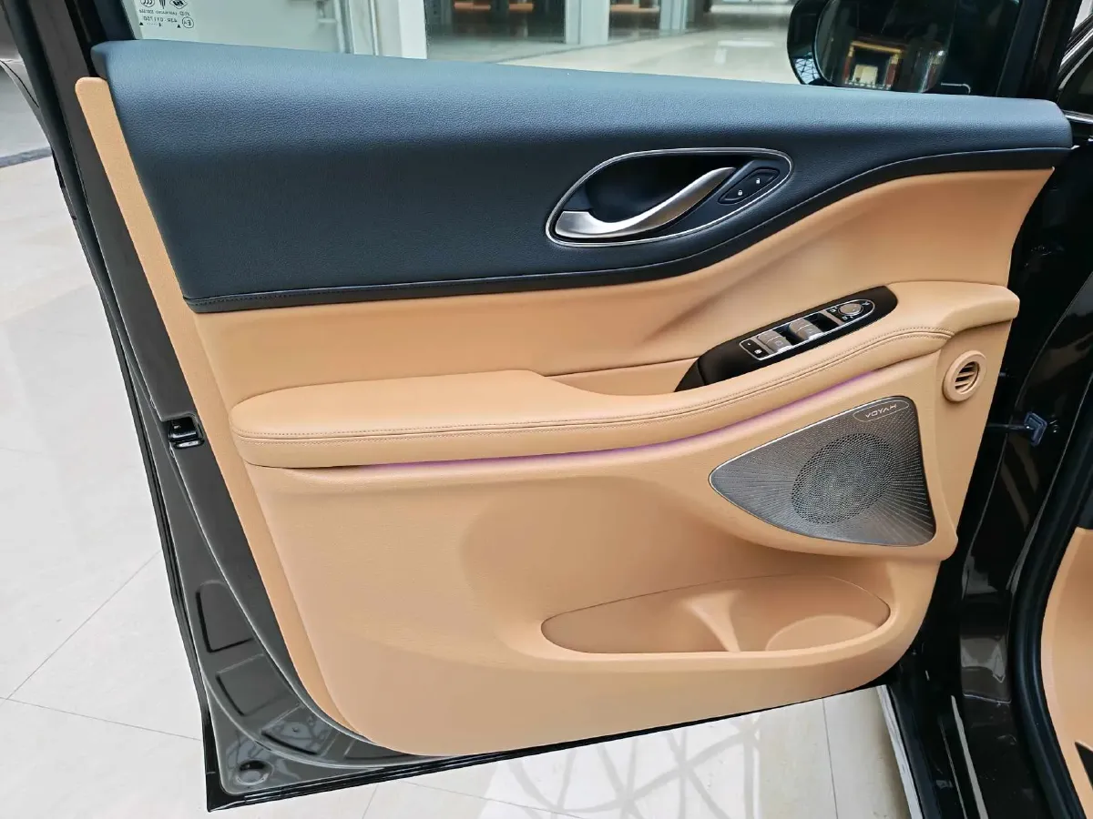 2025 Voyah Dream 1.5T 150HP L4 PHEV 41.7KWH,autocango,china used car exporter,china ev exporter,chinese used car exporter,chinese used ev exporter