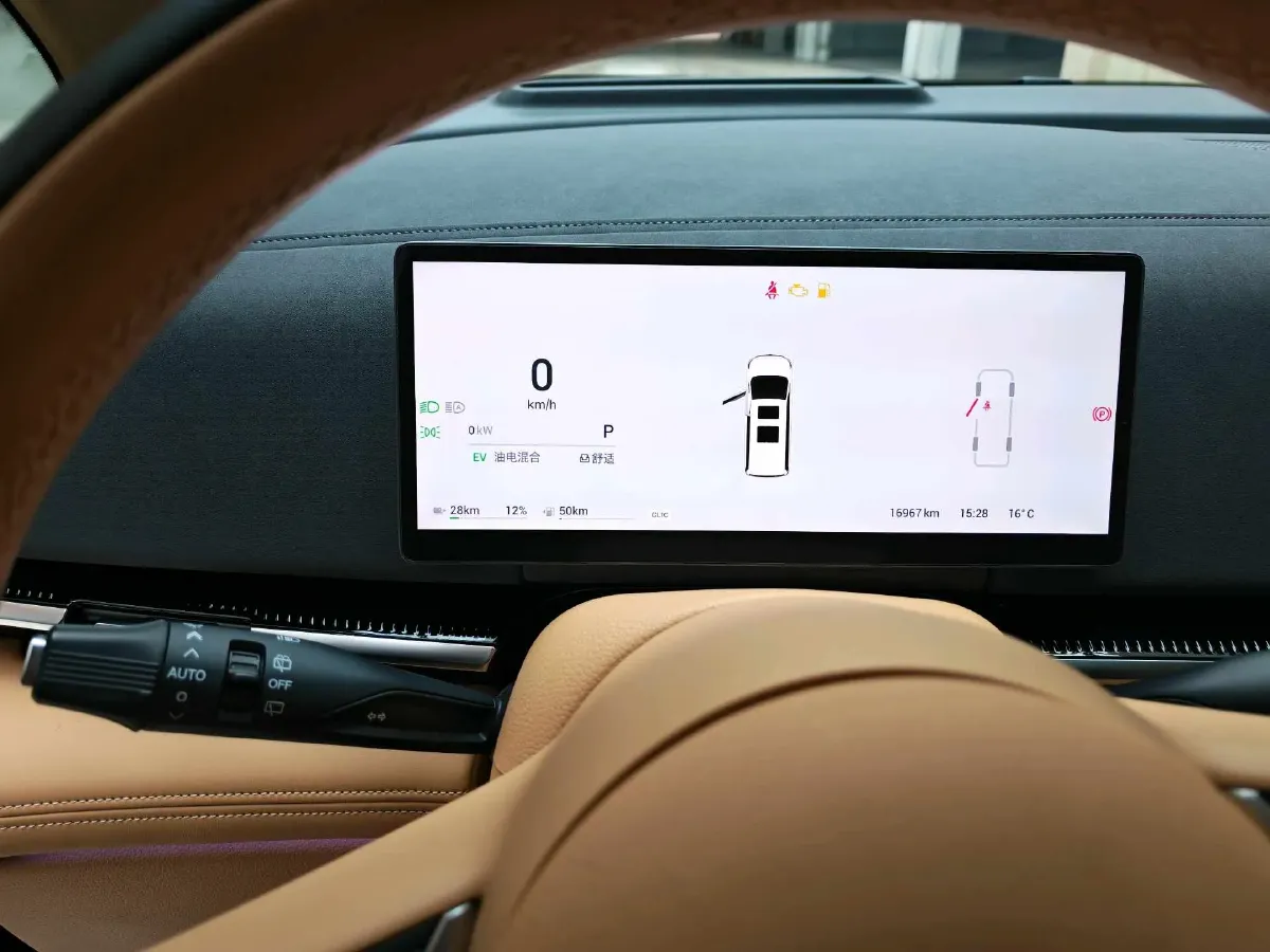 2025 Voyah Dream 1.5T 150HP L4 PHEV 41.7KWH,autocango,china used car exporter,china ev exporter,chinese used car exporter,chinese used ev exporter