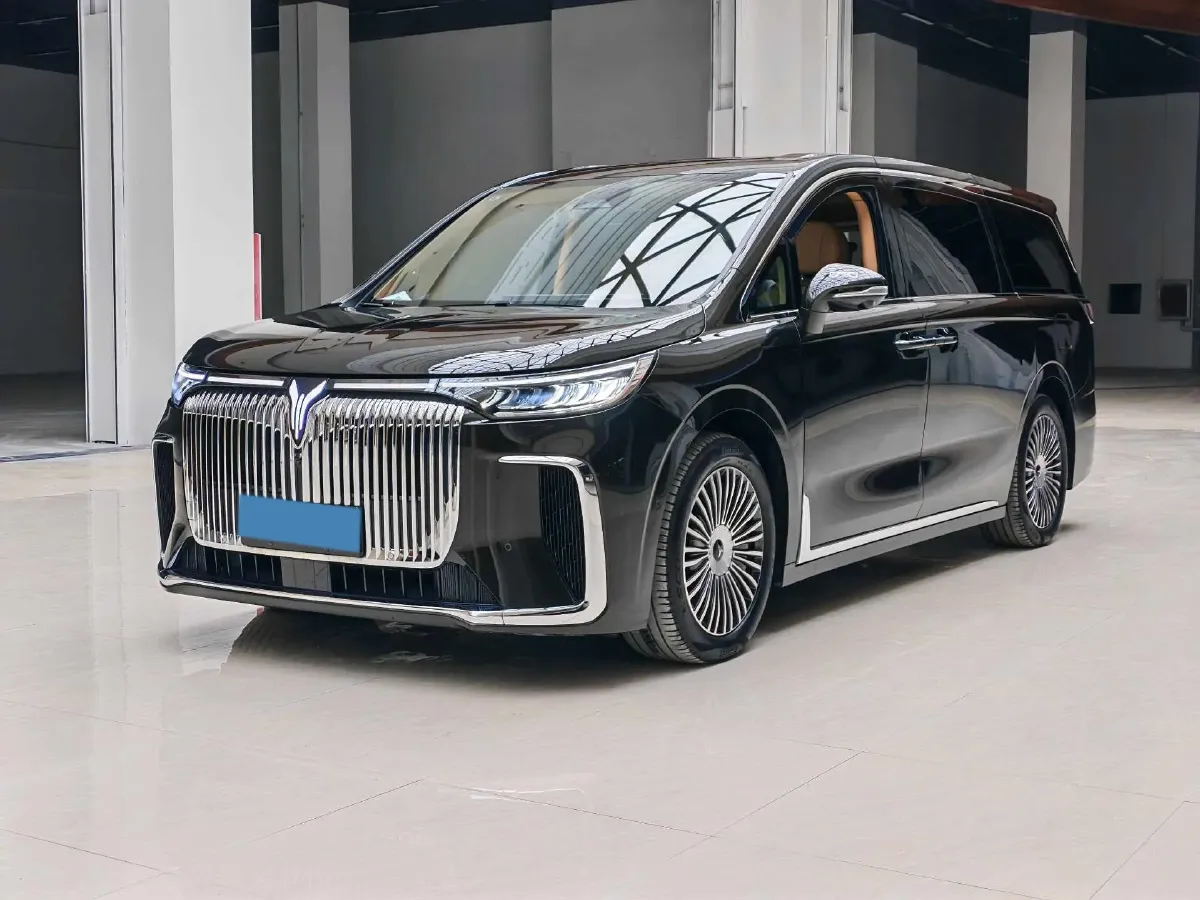 2025 Voyah Dream 1.5T 150HP L4 PHEV 41.7KWH,autocango,china used car exporter,china ev exporter,chinese used car exporter,chinese used ev exporter