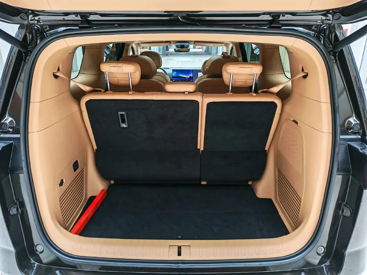 2025 Voyah Dream 1.5T 150HP L4 PHEV 41.7KWH,autocango,china used car exporter,china ev exporter,chinese used car exporter,chinese used ev exporter